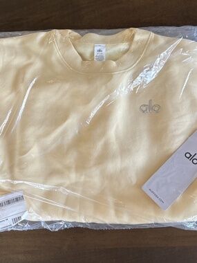 Alo Yoga Accolade Crew Neck Pullover Candlelight Yellow Size Small